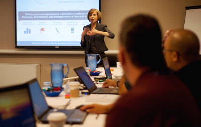 Managing difficult customers course image