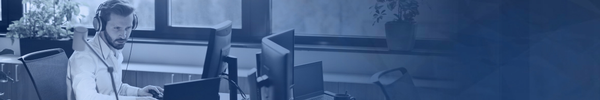 Man doing a virtual contact center training course on computer