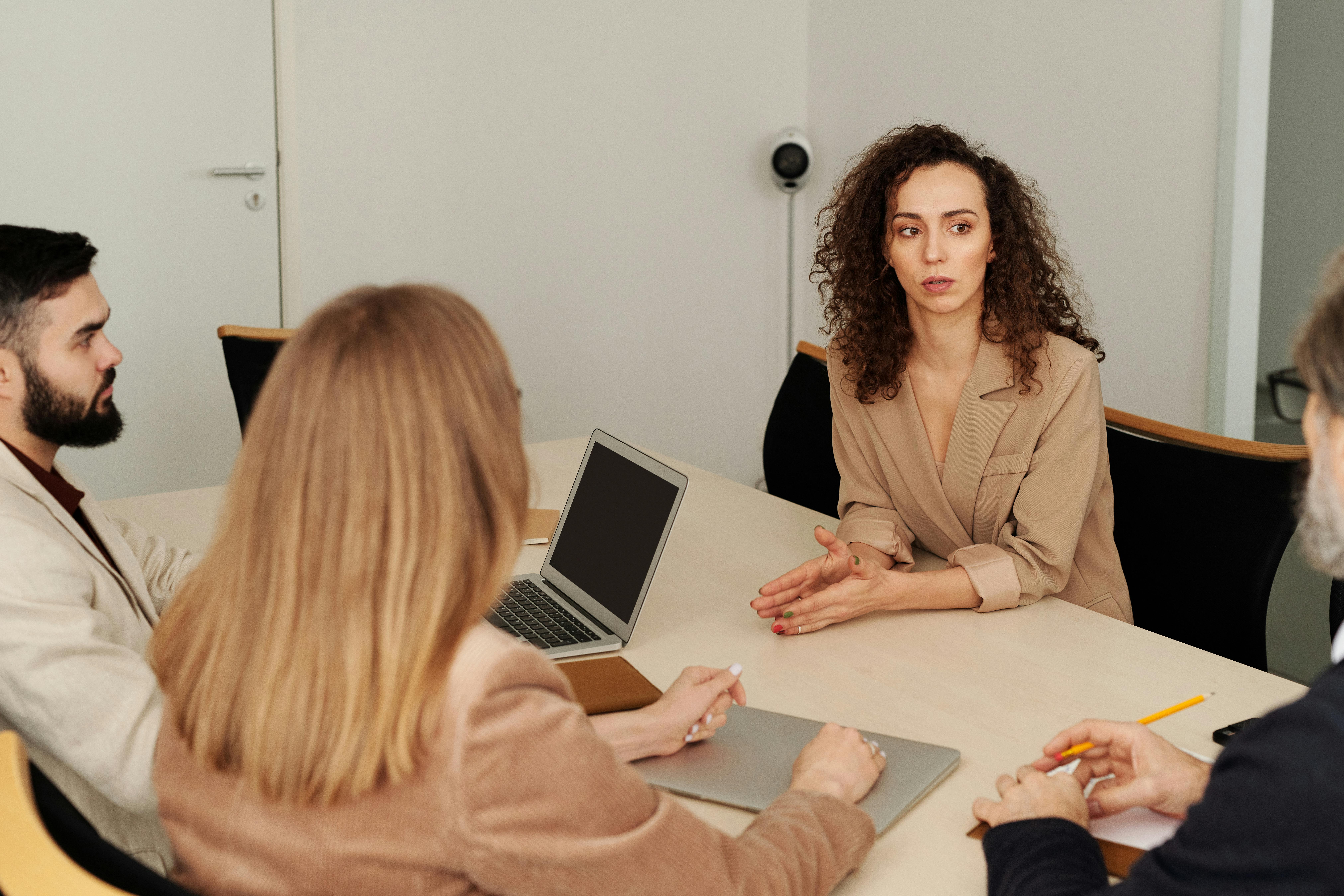 manager communicating change to her team in a meeting